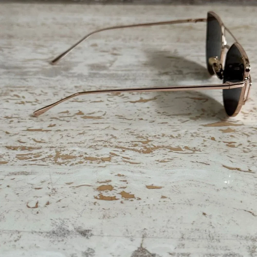 Rose gold wire frame cat eye aviator sunglasses with reflective pink lenses.